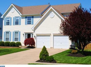 12 Woodyfield Ln, Delran, NJ 08075