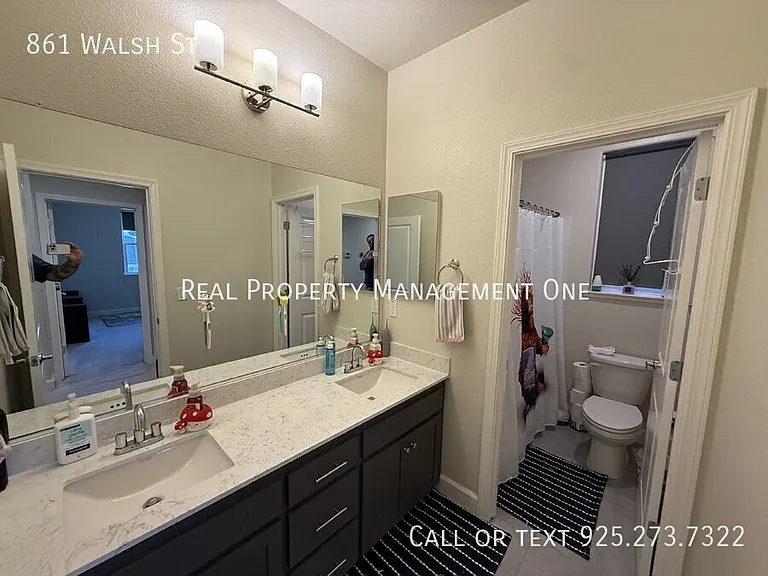 861 Walsh St — Photo 22