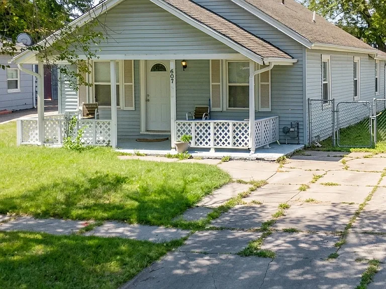607 S Richmond Ave — Photo 1