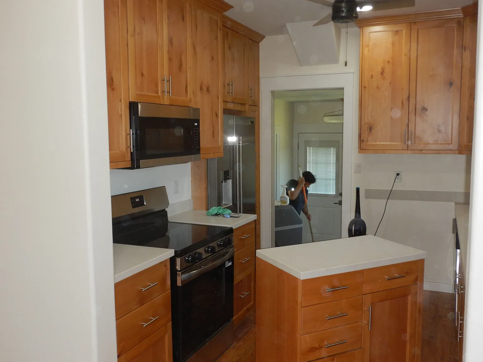 3 bed, 2.0 bath, 1000 sqft, $1,700 — Photo 4