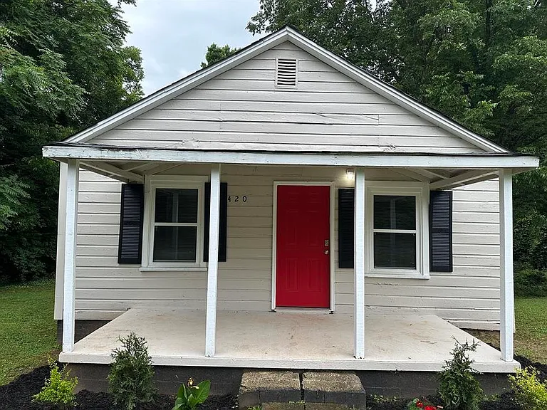 420 Airline Ave — Photo 2