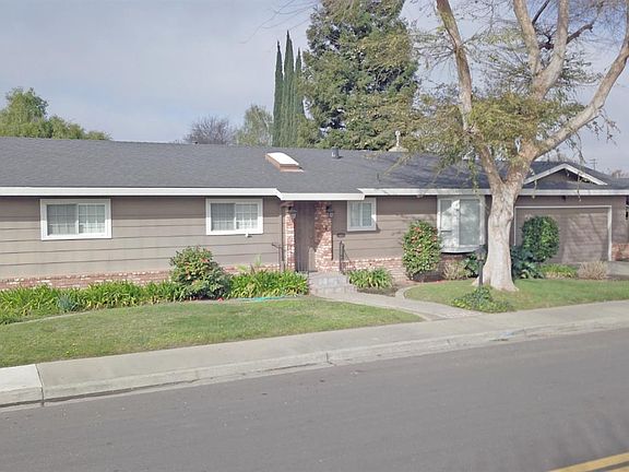 3rd image of 425 Corello St