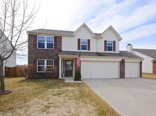 33 W Clear Lake Ln, Westfield, IN 46074