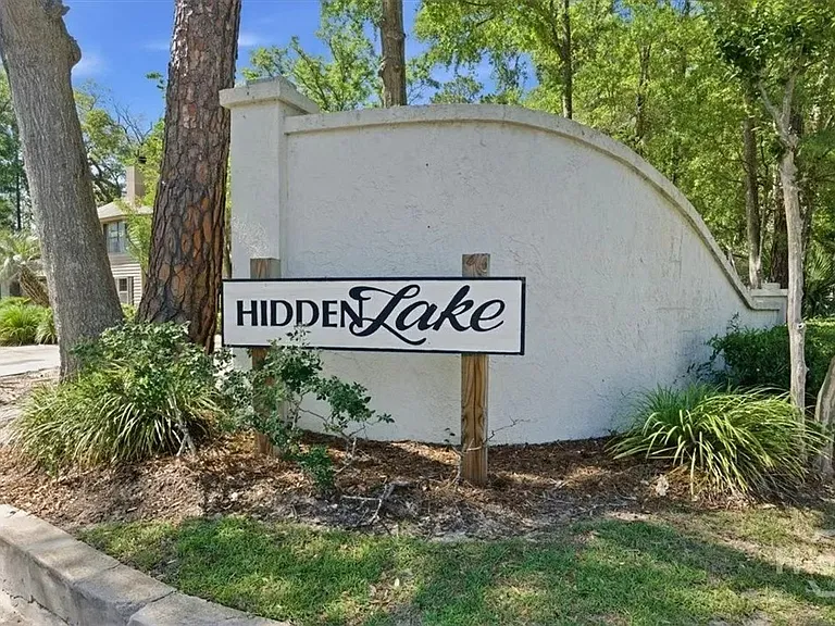 102 Hidden Lake Ct — Photo 10