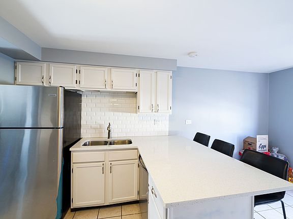 5th image of 3609 N Narragansett Ave APT 201