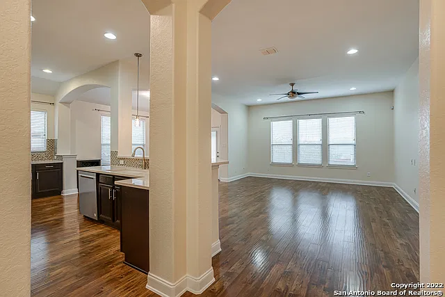 3 bed, 2.0 bath, 2058 sqft, $2,500 — Photo 3