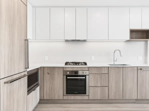 6087 Wilson Ave #1003, Burnaby, BC V5H 4R8