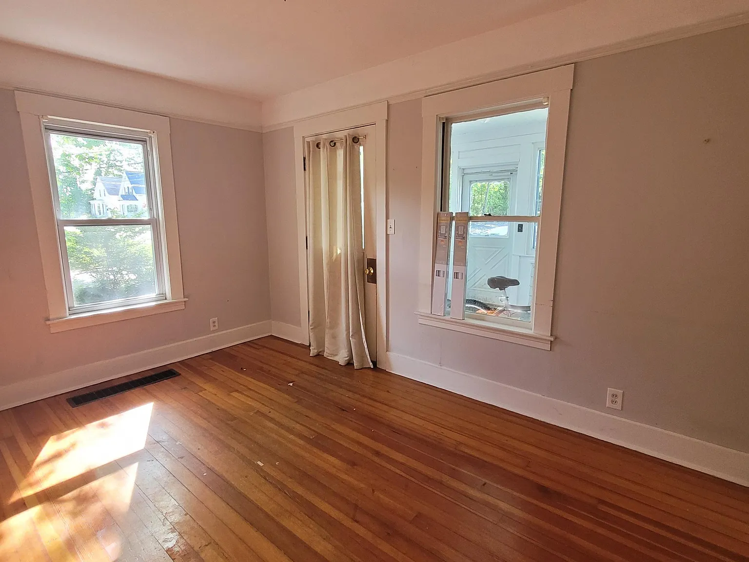 6 Howard Ave — Photo 4
