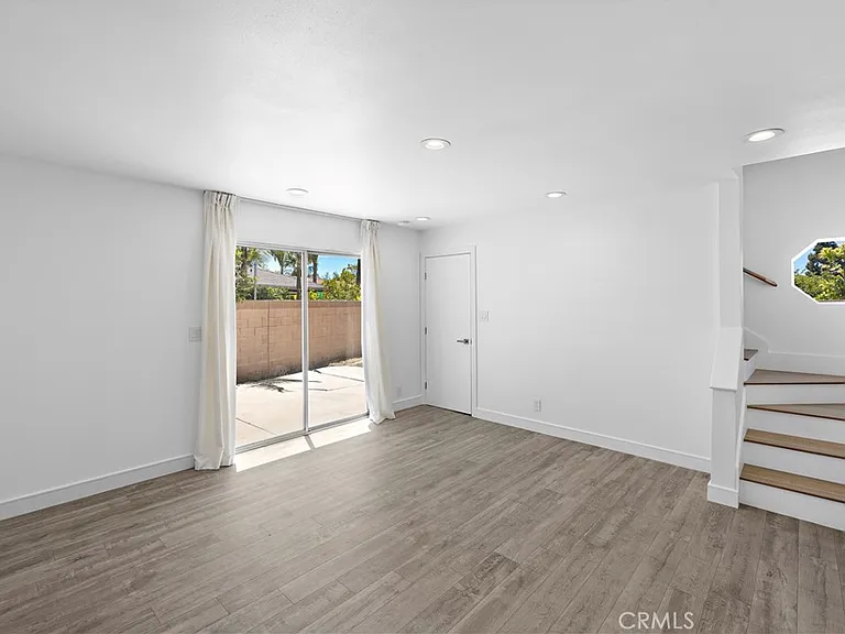 822 E Borchard Ave — Photo 9