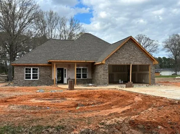 305 Troy Ln, Starkville, MS 39759