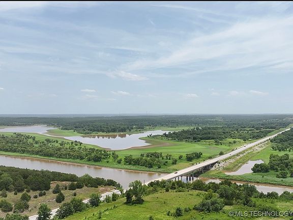 5th image of 102 N Highway 48 #A