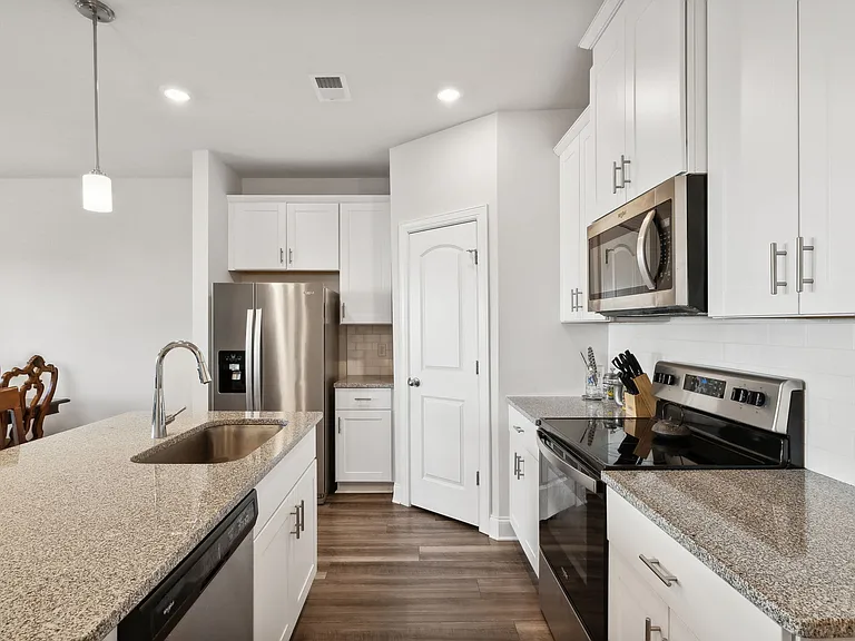 738 Prairie View Dr — Photo 10