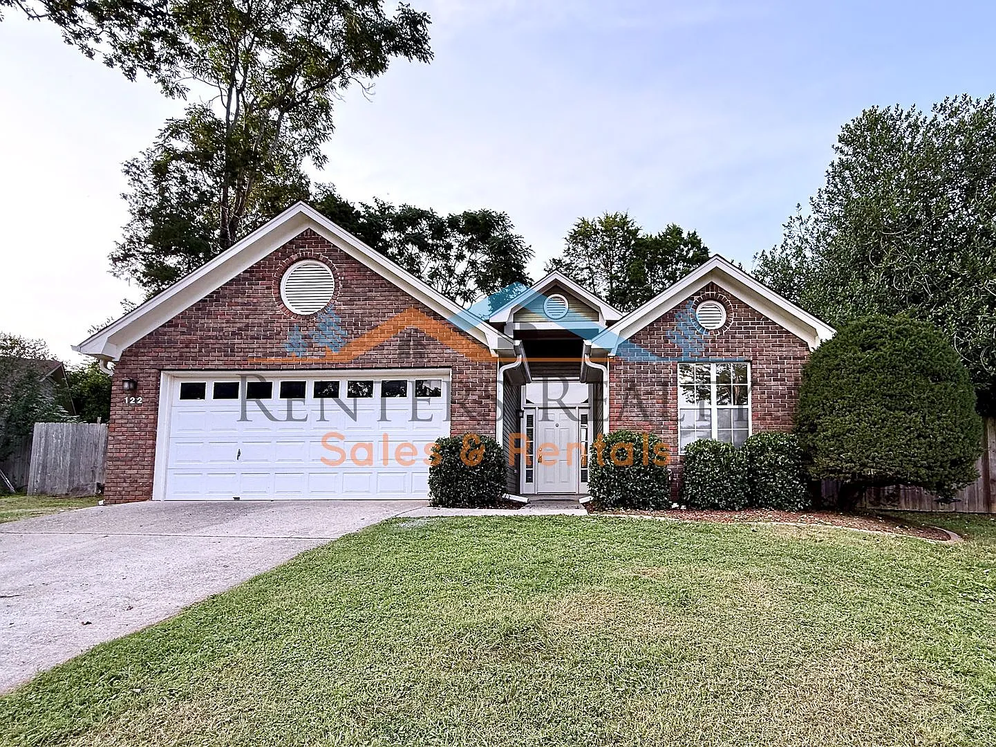 Beautiful 3-Bedroom Home in Madison's Highly Desired Bob Jones High School District — Photo 1