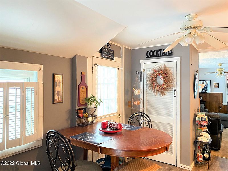 3rd image of 405 Spicer Road