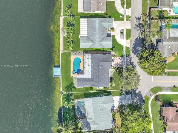 2000 NW 107th Ave, Pembroke Pines, FL 33026