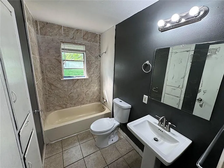 2805 Harper Ave — Photo 12