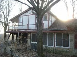 114 Canadian Mount Ln, Chester, WV 26034