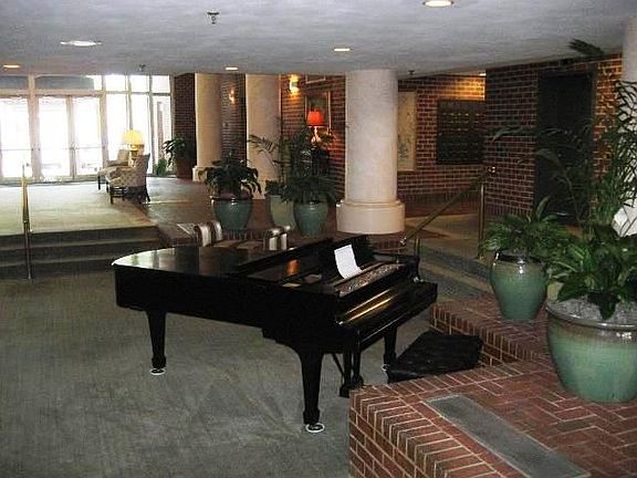 3rd image of 215 Brooke Ave APT 403