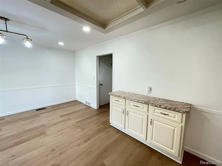 32827 Dover Ave — Photo 10