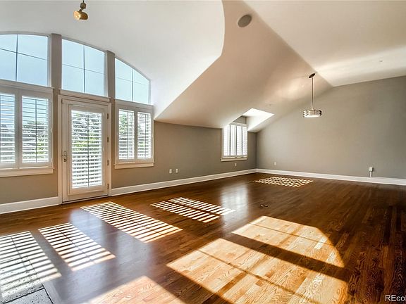 2nd image of 300 N Hudson St Unit 306