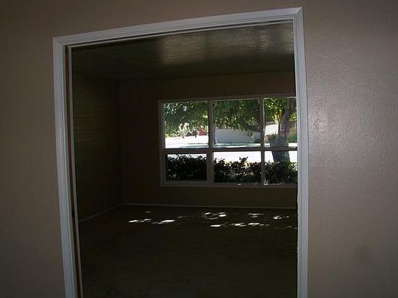 5th image of 384 W Mesquite St