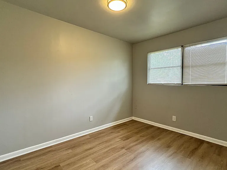 804 La Marche Dr — Photo 13