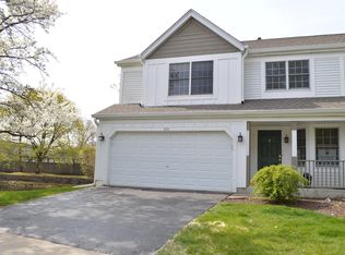 201 Spring Point Dr, Carpentersville, IL 60110