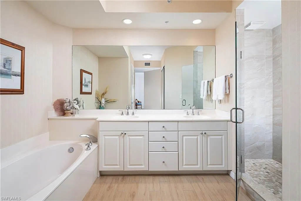3 bed, 2.5 bath, 1979 sqft, $15,400 — Photo 2