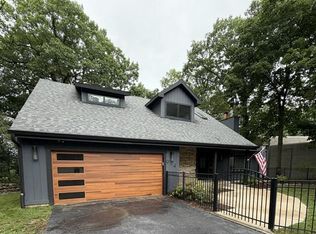 914 Tarrant Dr, Fontana, WI 53125