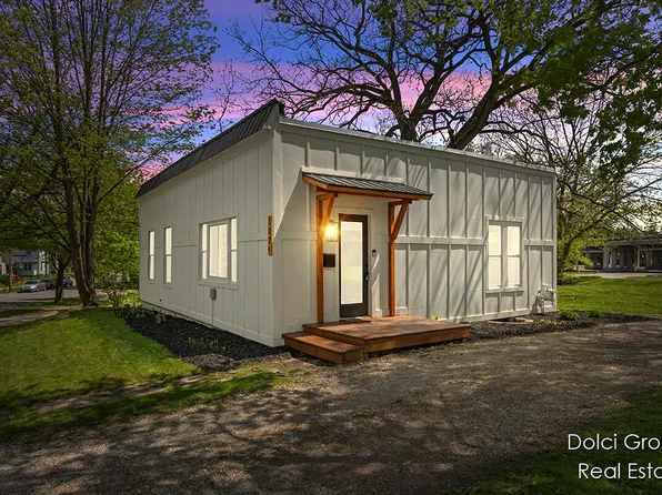 1224 2nd St NW, Grand Rapids, MI 49504