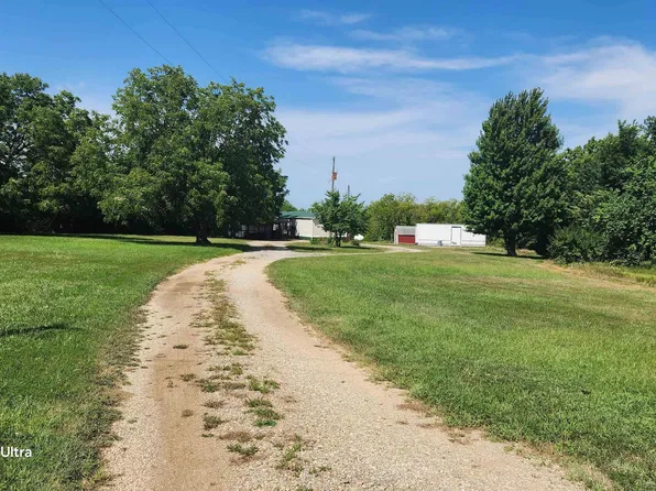 11900 S Wanamaker Rd, Carbondale, KS 66414