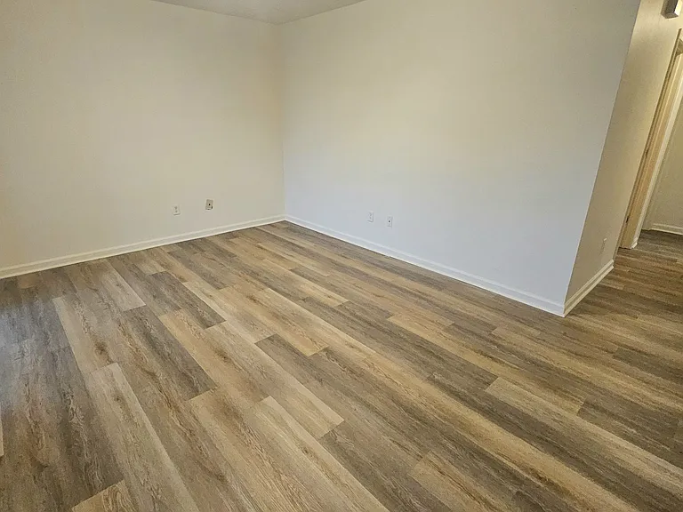 1022 Pinoak Dr — Photo 2