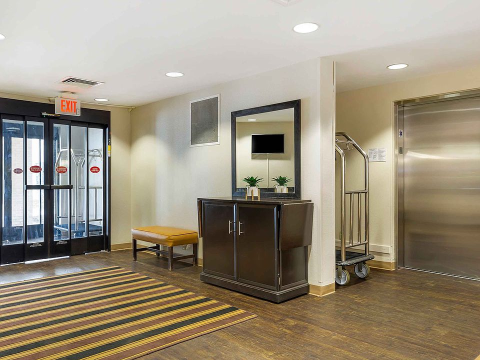 Lobby and Guest Check-in