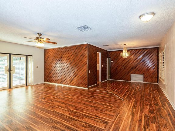 4th image of 10304 Fairway Heights Blvd