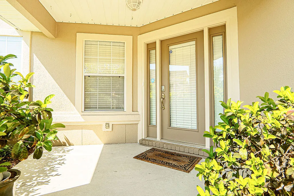 5 bed, 2488 sqft, $3,500 — Photo 2