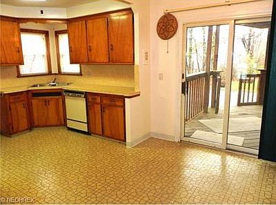 3rd image of 323 Bunker Ave