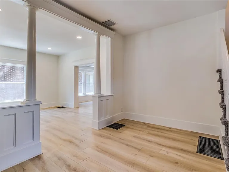 1227 N Lewellen Ave — Photo 5
