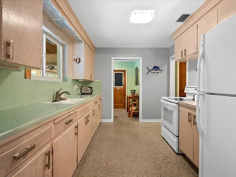 440 Jupiter Ln — Photo 3