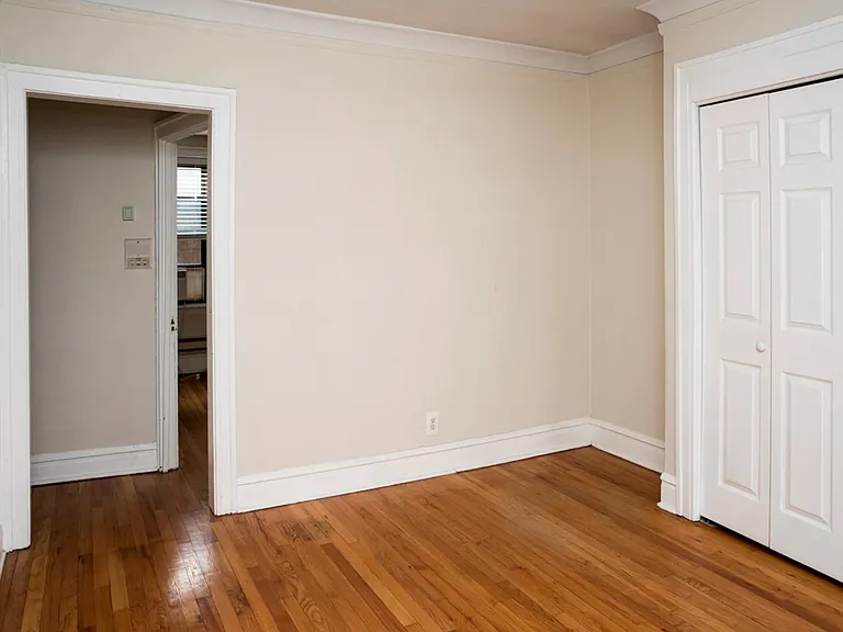 W Cornelia Ave — Photo 2