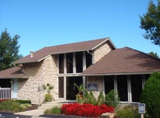 8465 Drury Cir, Kansas City, MO 64132