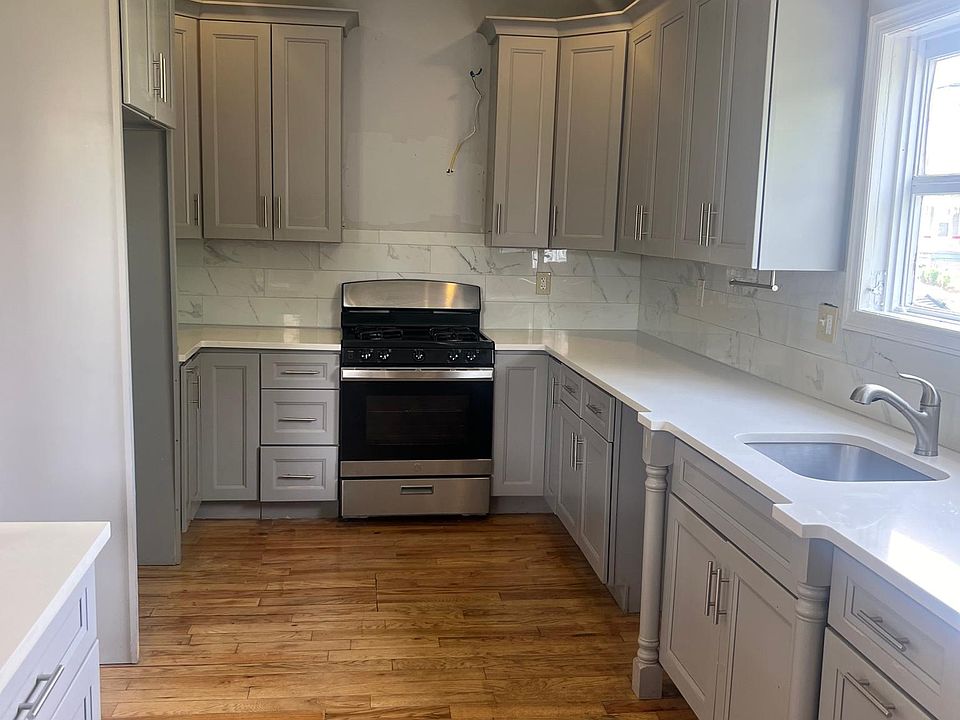 2nd image of 885-887 Colonia Rd