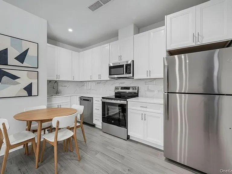 291 Main St #3 — Photo 3