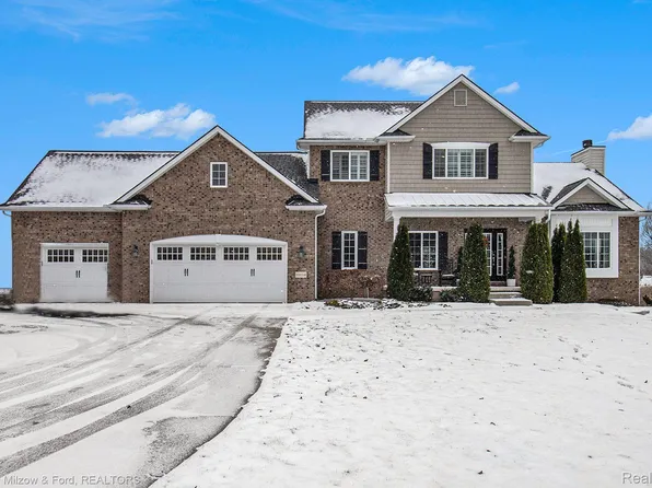 10114 Cliff View Ct, Clarkston, MI 48348