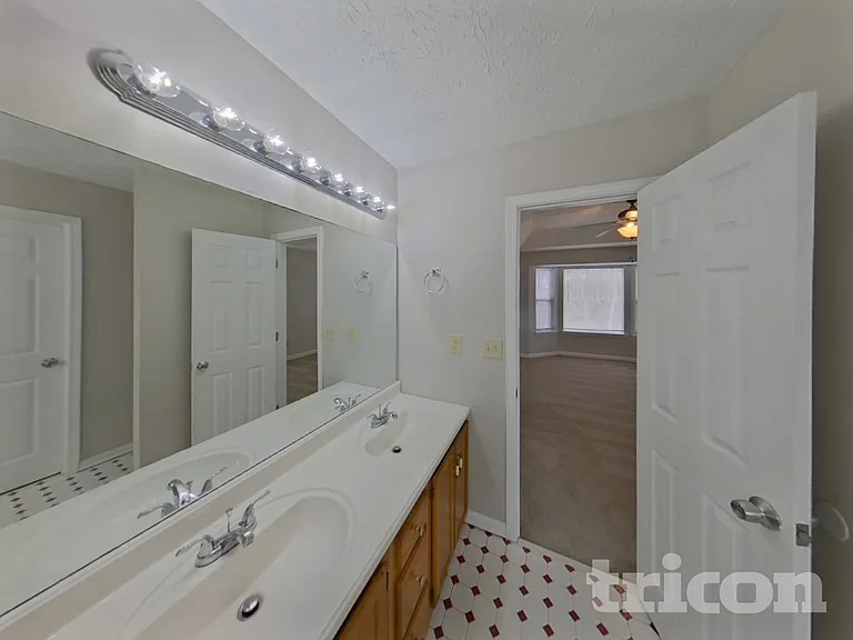 5085 Forest View Trl — Photo 10