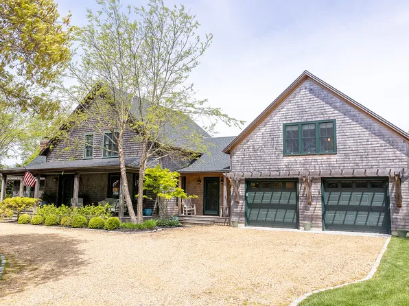 27 Knoll Dr, Edgartown, MA 02539