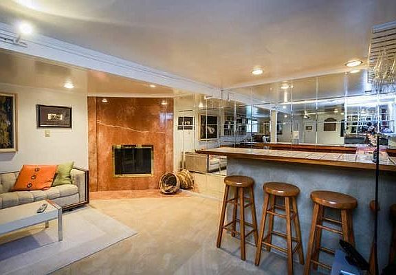 Wet Bar in recreational space