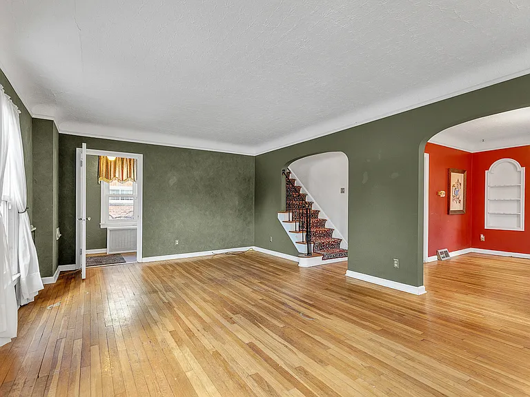 2317 Canterbury Rd — Photo 2