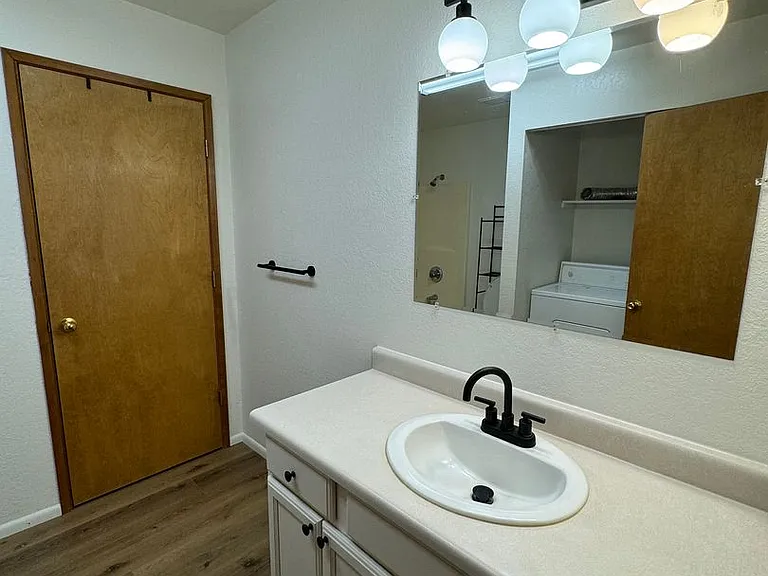 5429 Glenridge Way — Photo 4