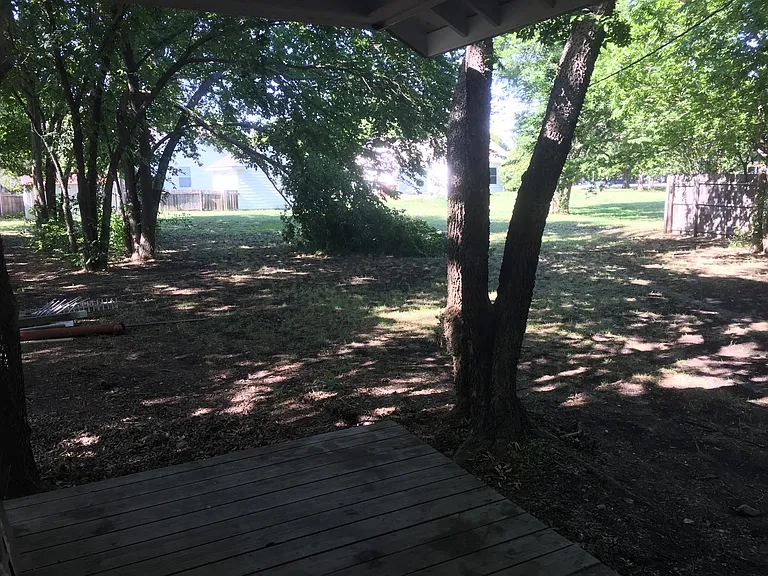 408 E Bois D Arc St — Photo 2