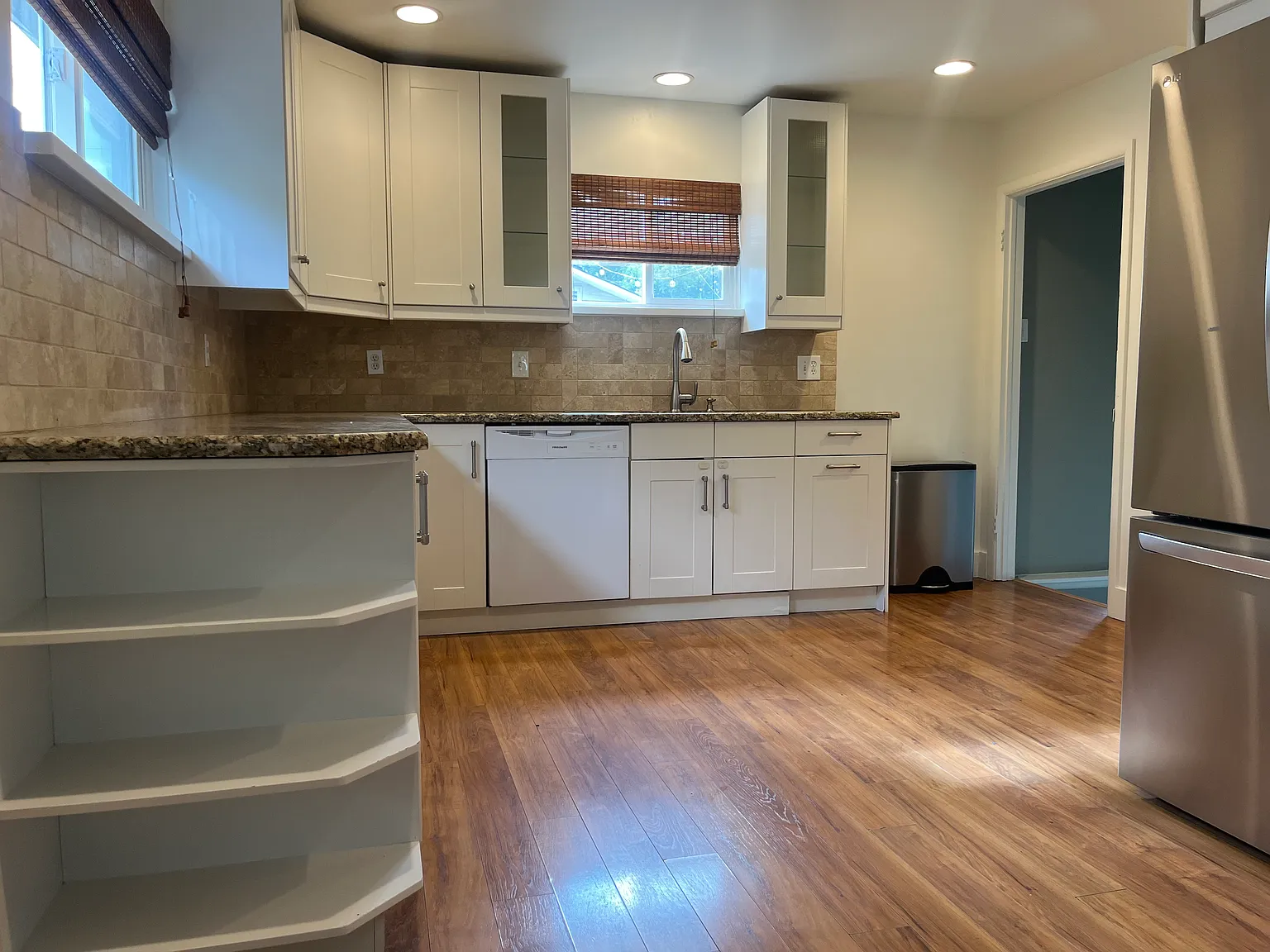 3 bed, 1051 sqft, $2,700 — Photo 4